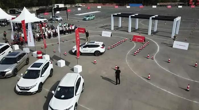 千万粉丝网红直播仅百人,二手车网红直播卖车