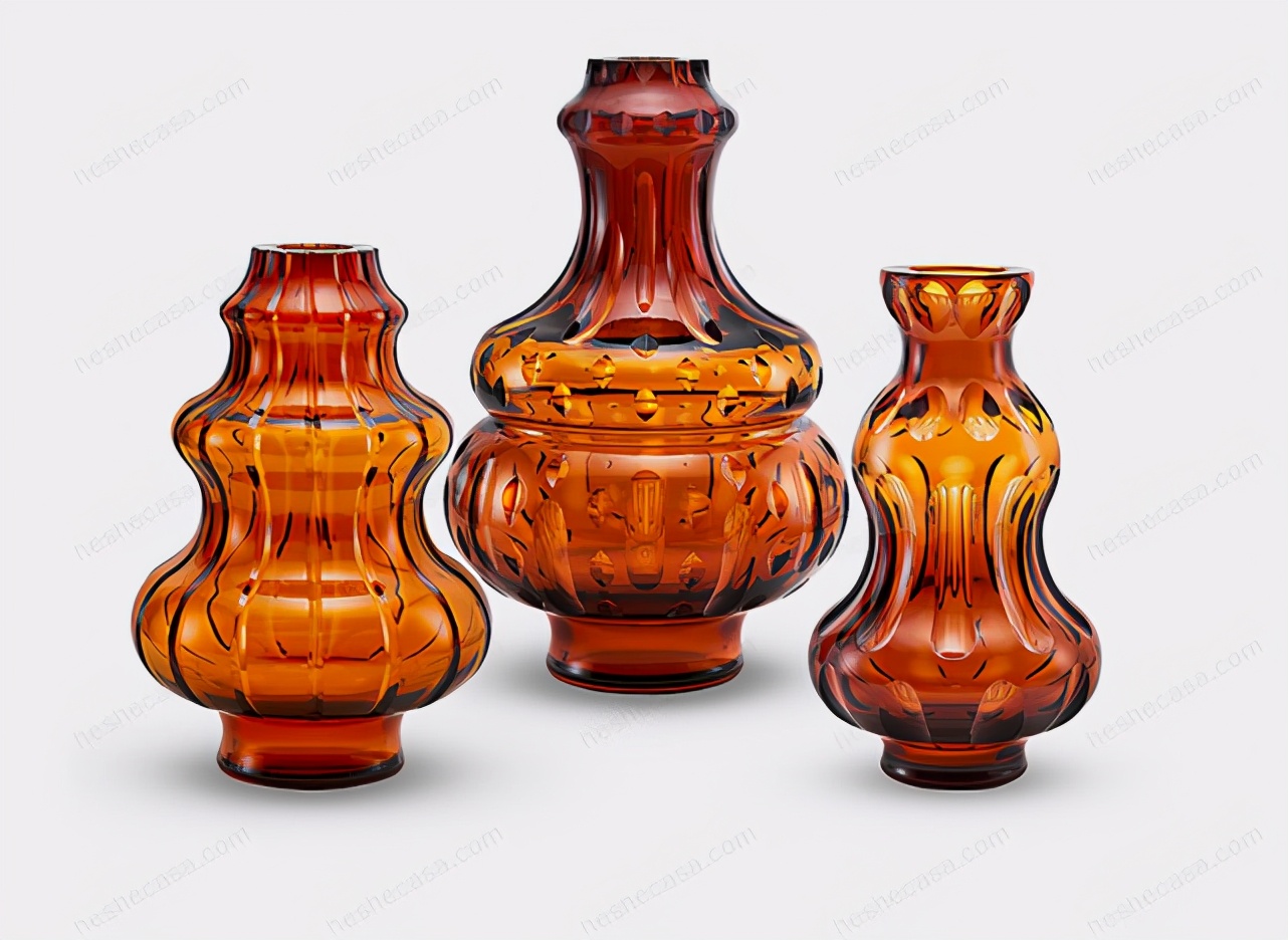 把玻璃烧成艺术品,将玻璃经过高温融化再做成工艺品