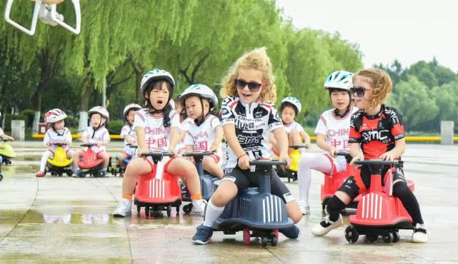 好娃娃儿童扭扭车,好娃娃扭扭车小朋友怎么骑