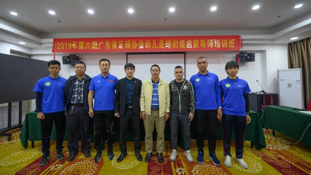 超萌幼兔,超萌兔公益足球直播课堂