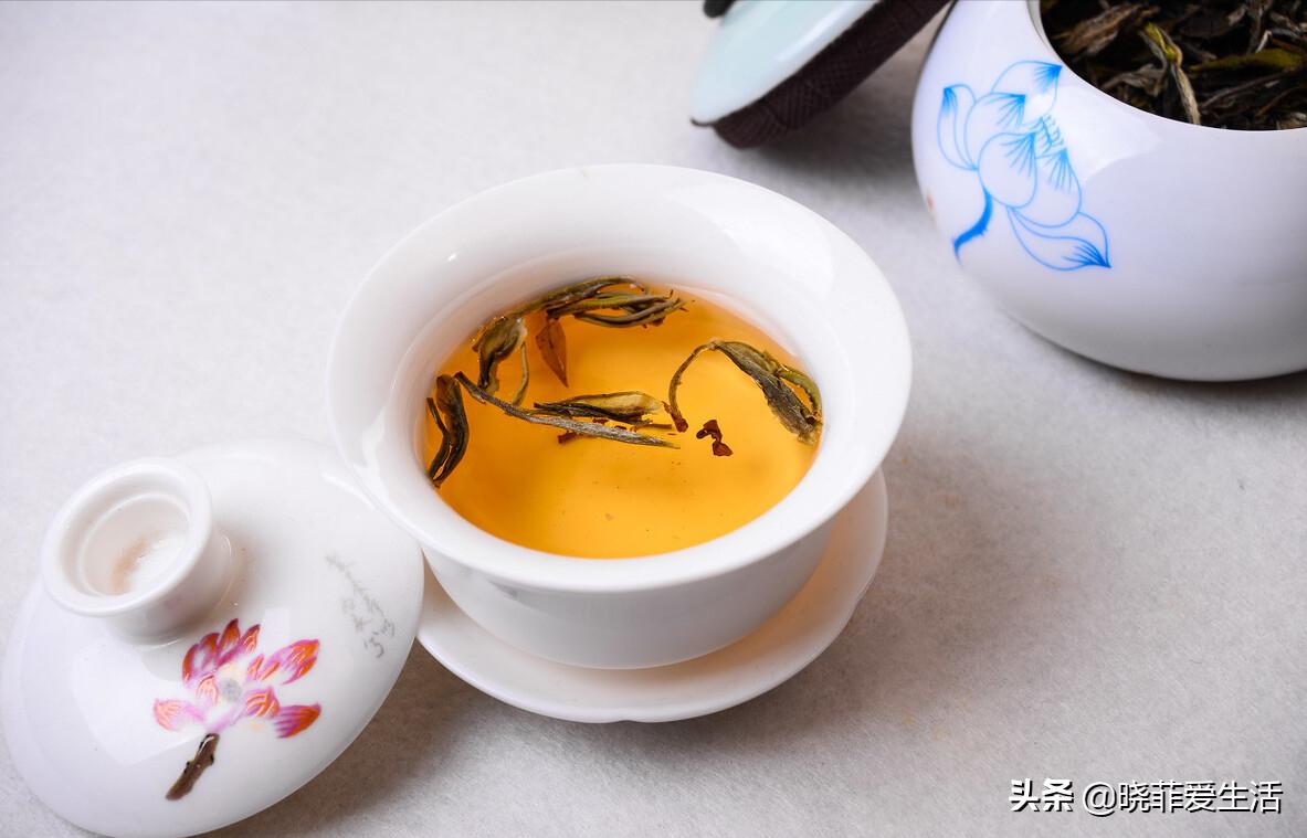 用它来养花,拿水直接养的花