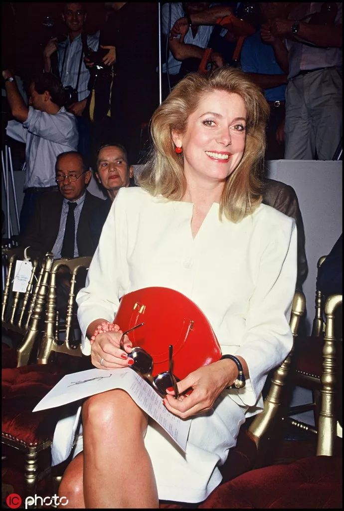 她是那个最会拍女人电影的王家卫的最新的王氏女郎