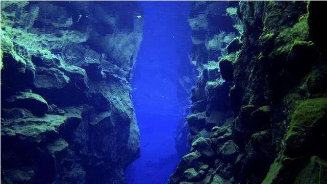 回顾世界最深的海沟,世界上最深的海沟神秘又可怕