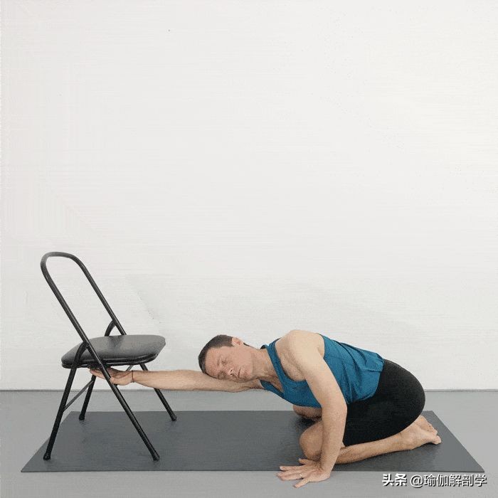 瑜伽肩颈理疗私教,肩颈酸疼修复瑜伽私教手法