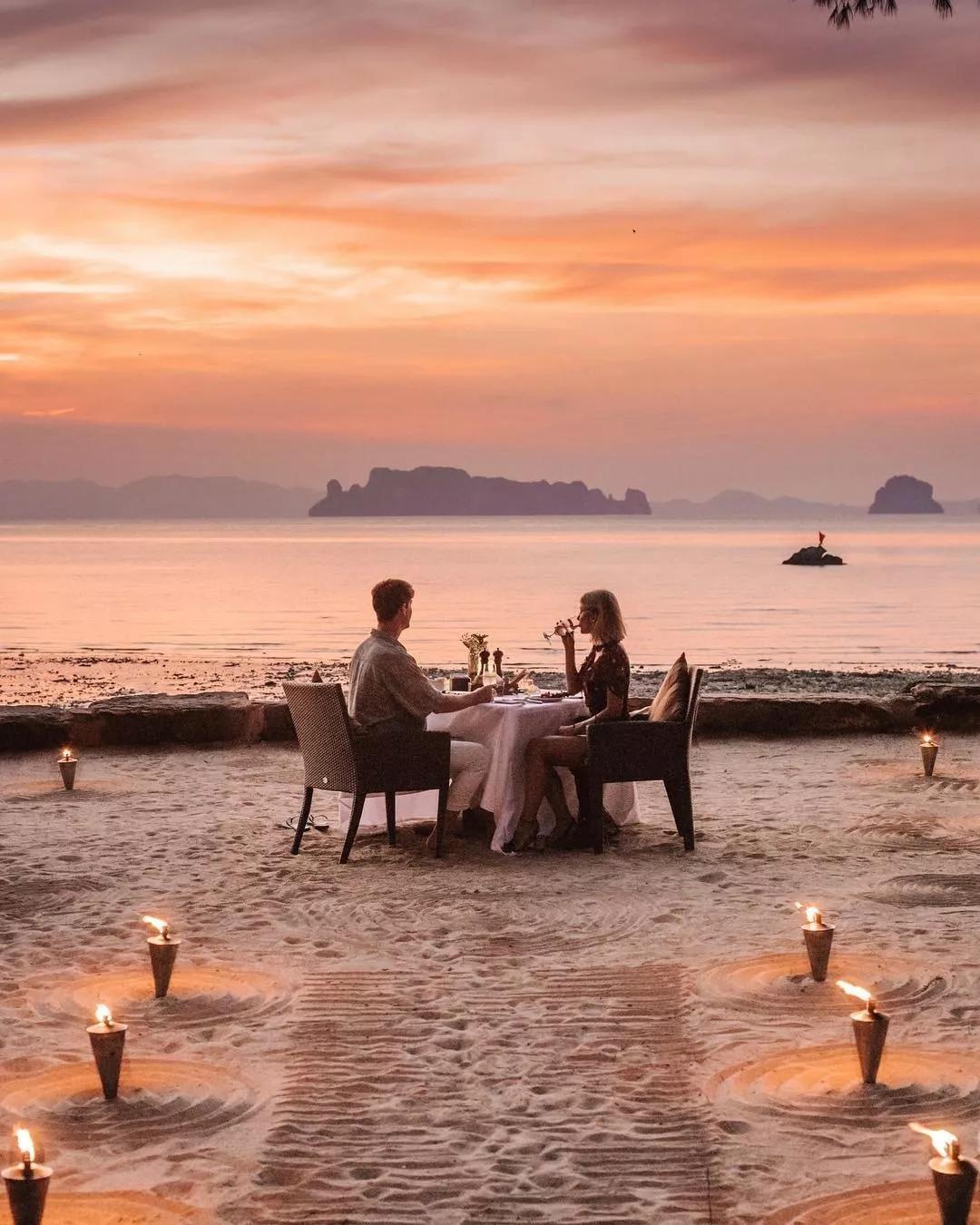 一个清洁工拍的照片一张卖6万,把美女娶回了家