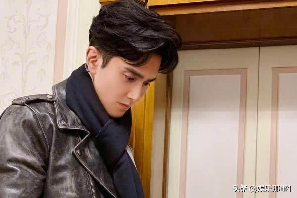 杨幂模仿华晨宇,杨幂模仿小黄人