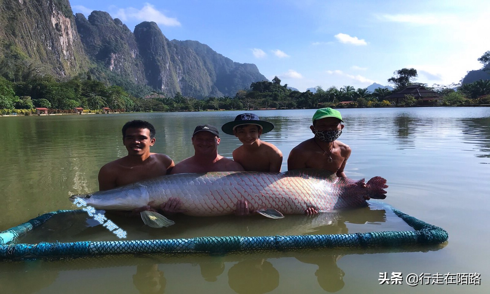 泰国唯一的回民村：房子踩高跷、足球水上踢，饭菜最难吃