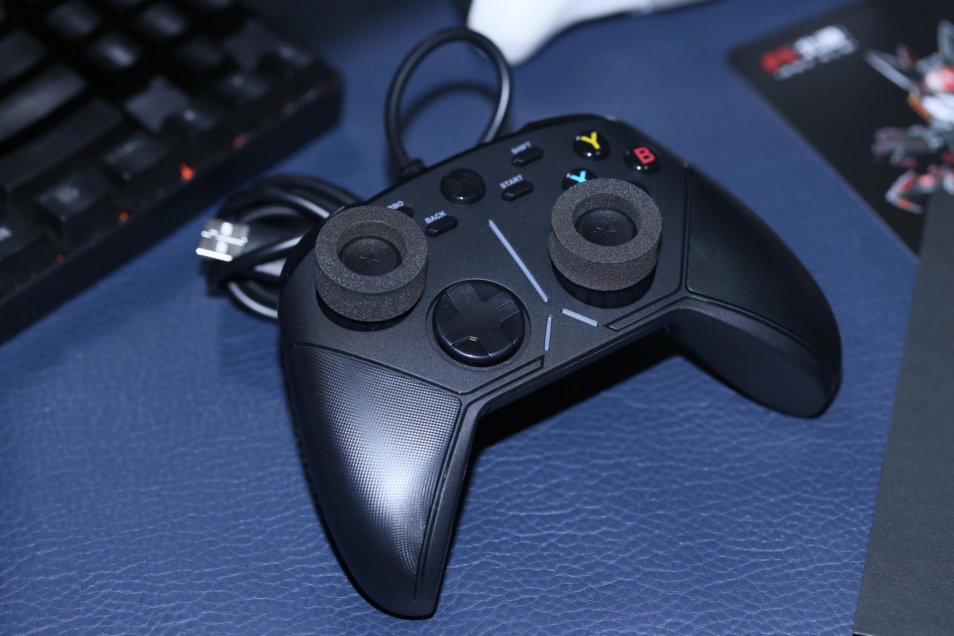 北通阿修罗3手柄玩神力科莎,北通阿修罗3游戏手柄无线版设置