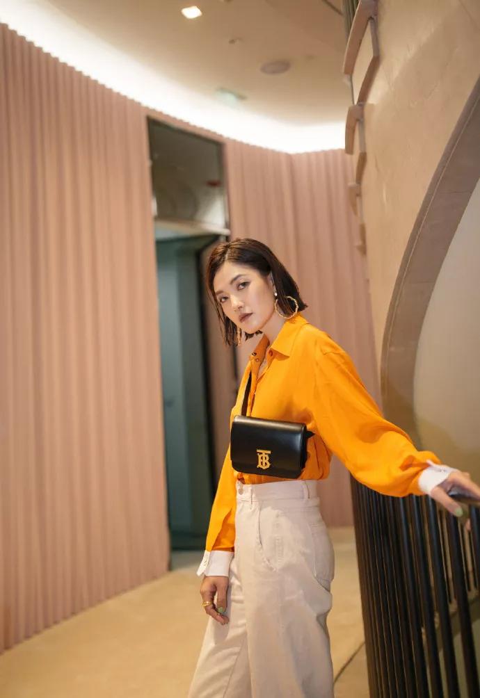 最新款的腰包简单一点,斜挎腰包最值得入手的大牌