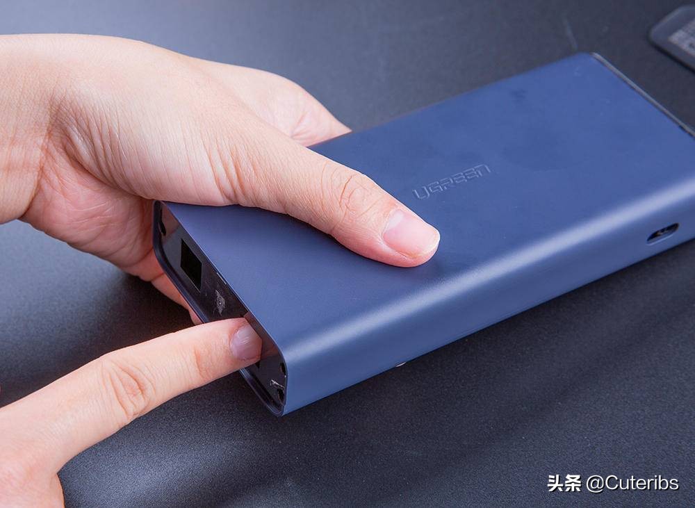 绿联超级快充充电宝拆解,绿联100w二合一氮化镓充电宝拆解