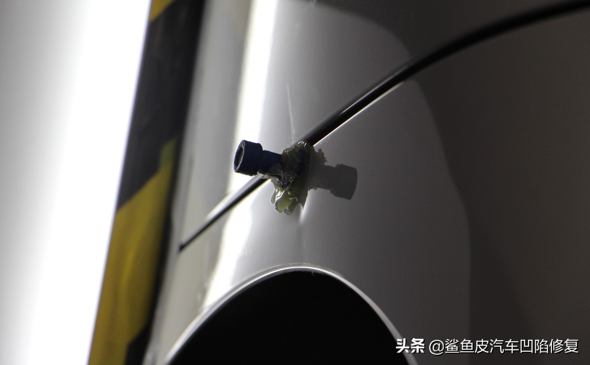 叶子板凹陷修复视频,汽车叶子板凹坑无痕修复多少钱