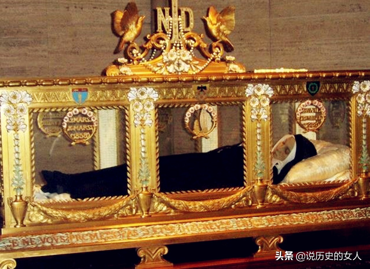 她身高1.4米，14岁经历奇遇，死后140年尸体不腐，被称圣女