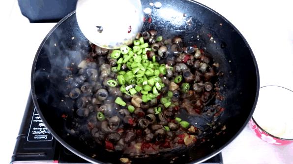 黄鳝吃田螺吗,鳝鱼吃田螺吗