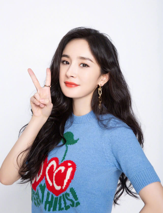 知法犯法？李佳琦又道歉，和杨幂直播或成年度翻车“大赏”