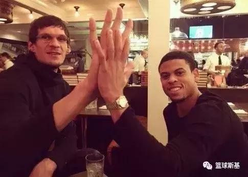 科比曼巴学院字母哥,字母哥在曼巴体育学院训练