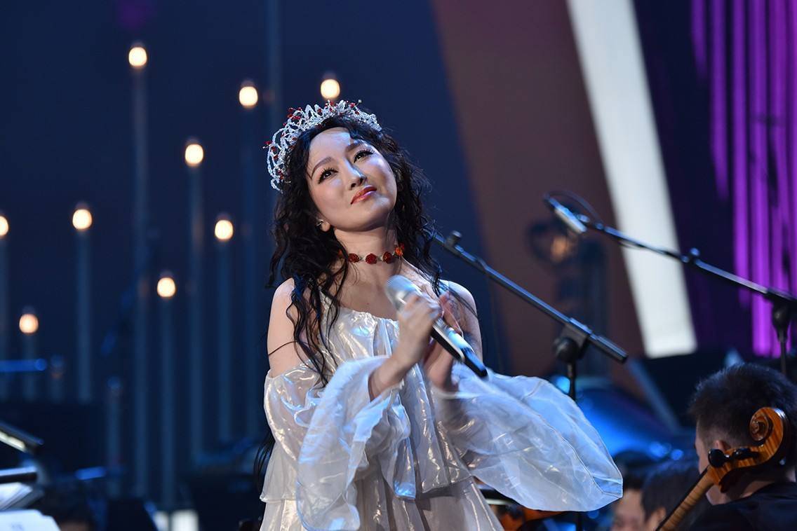 质疑萨顶顶假唱,萨顶顶质疑假唱的结果