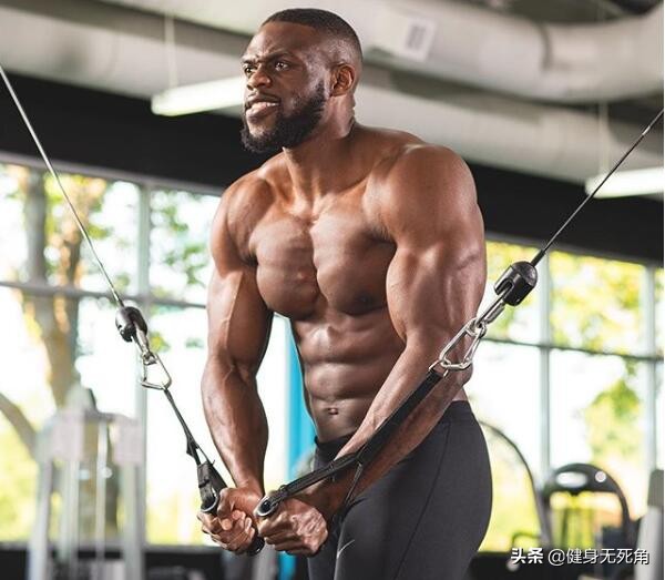 两侧胸肌不平衡,胸肌一边大一边小怎么锻炼矫正