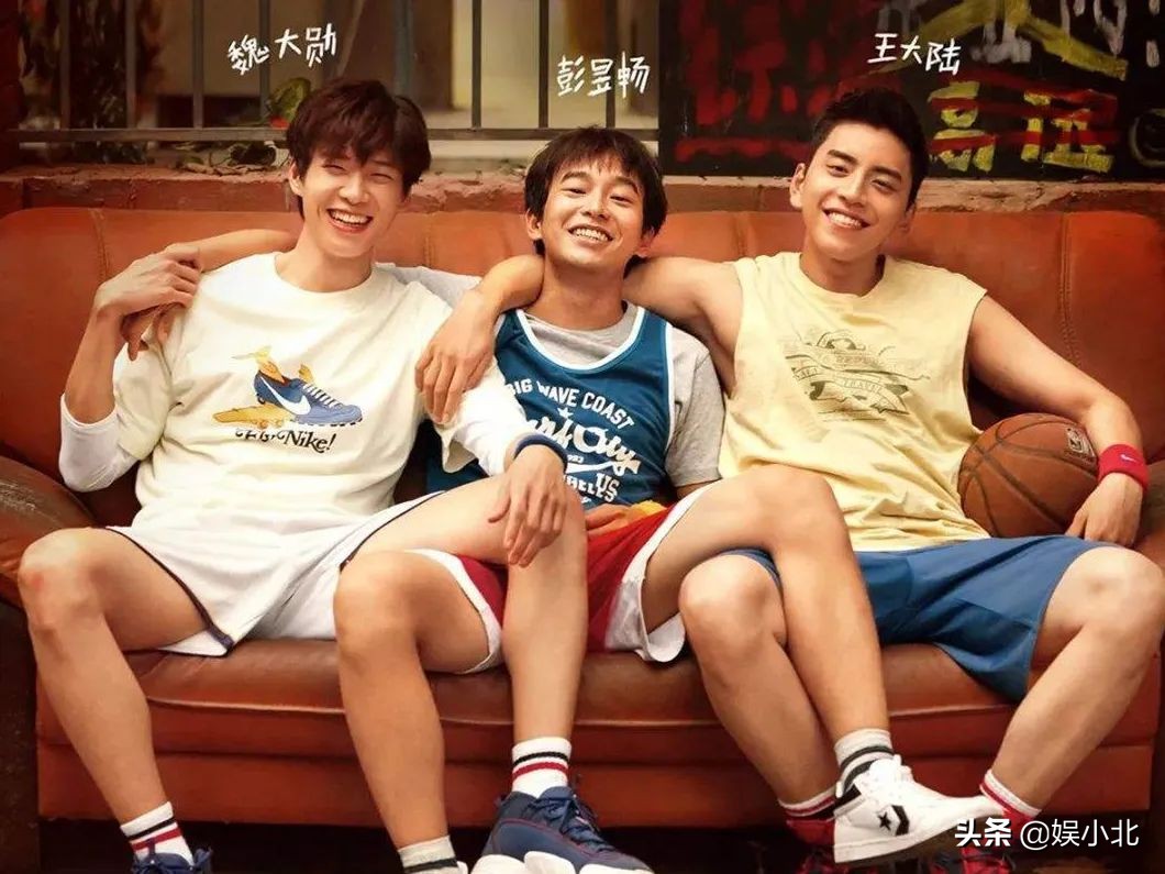 冯小刚惨遭网友炮轰显尴尬,冯小刚引以为憾的两件事