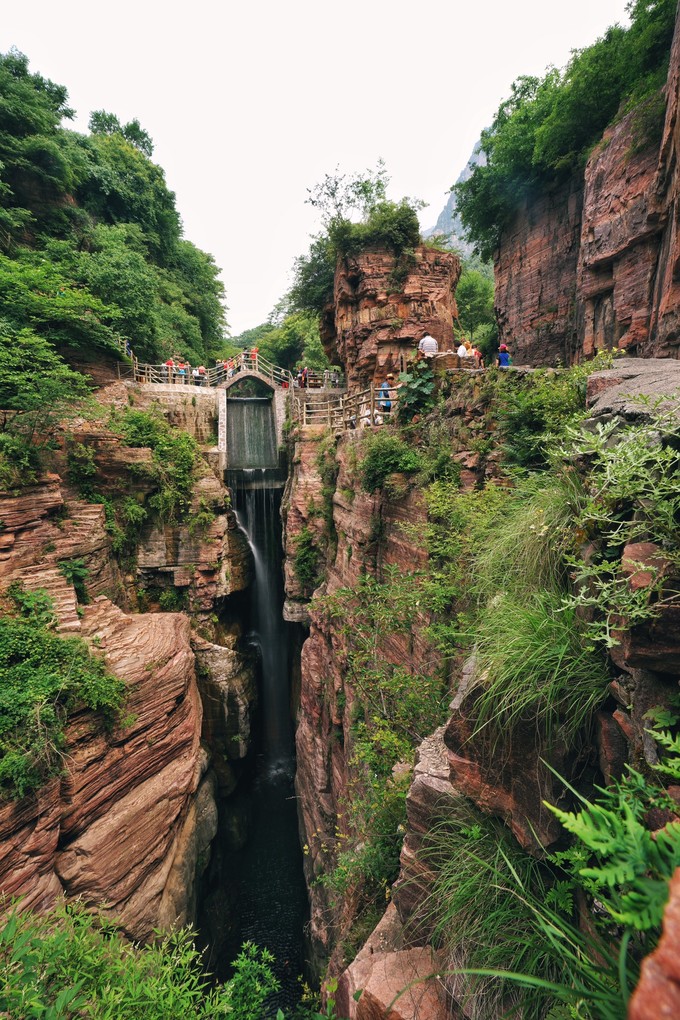 小游万仙山体验郭亮绝壁长廊,万仙山郭亮村景区瀑布介绍