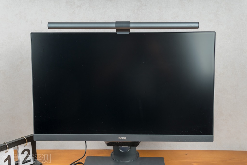 明基screenbar屏幕挂灯效果,明基显示器屏幕挂灯