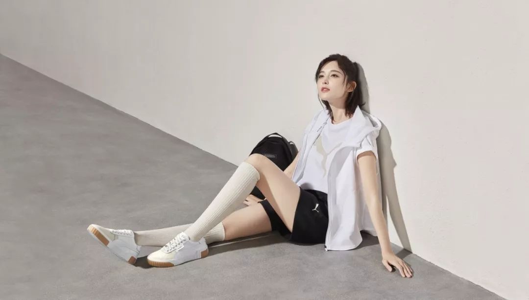 杨幂穿初恋鞋视频,杨幂潮鞋