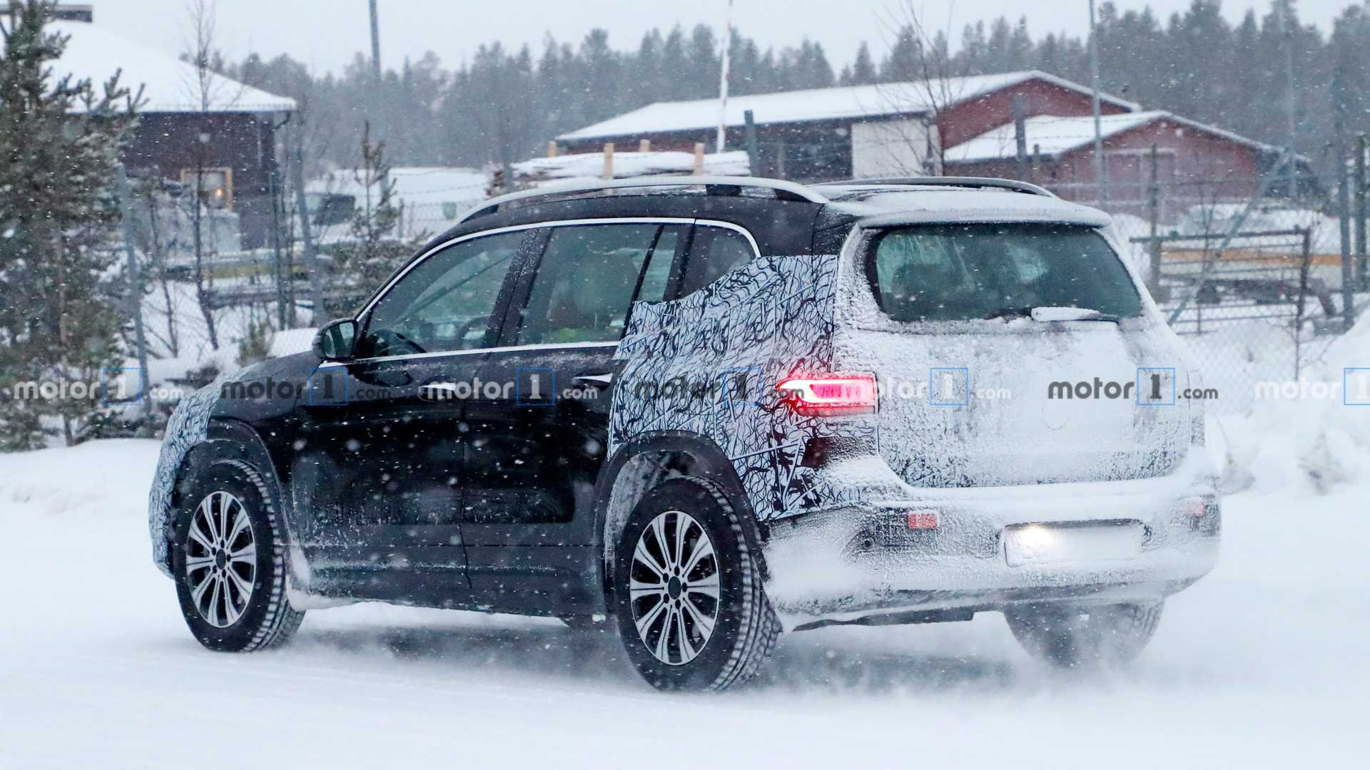 奔驰新能源电动汽车最新款eqc,奔驰新能源eq轿车