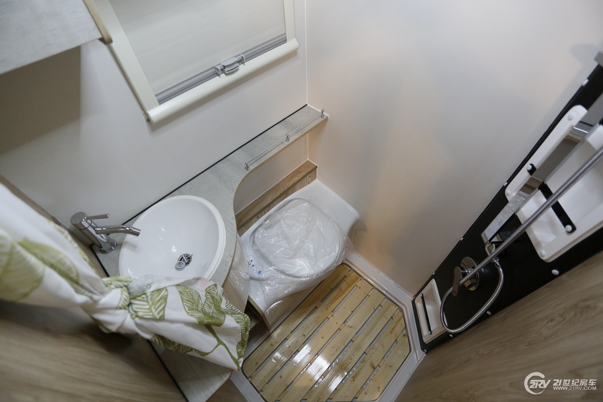 旌航依维柯c型房车,旌航依维柯C型大额头房车