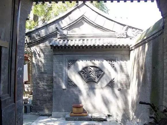 进门就是一堵墙的房子好吗,为什么宅院进门有一堵墙