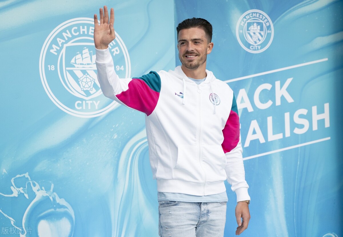 盘点世界足坛12位亿元级别转会费的球员，30岁以上的只有C罗