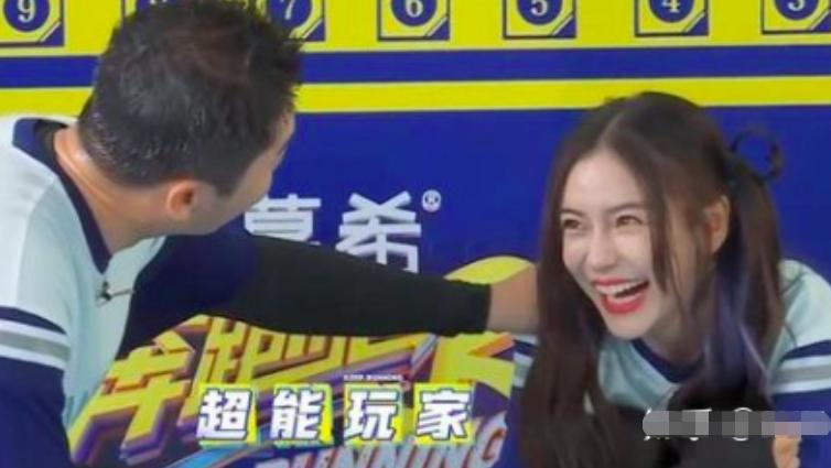 baby戴眼罩,baby鼻梁变化