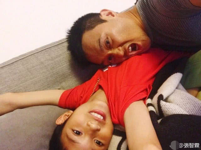 张智霖儿子街头对话,张智霖和儿子超像