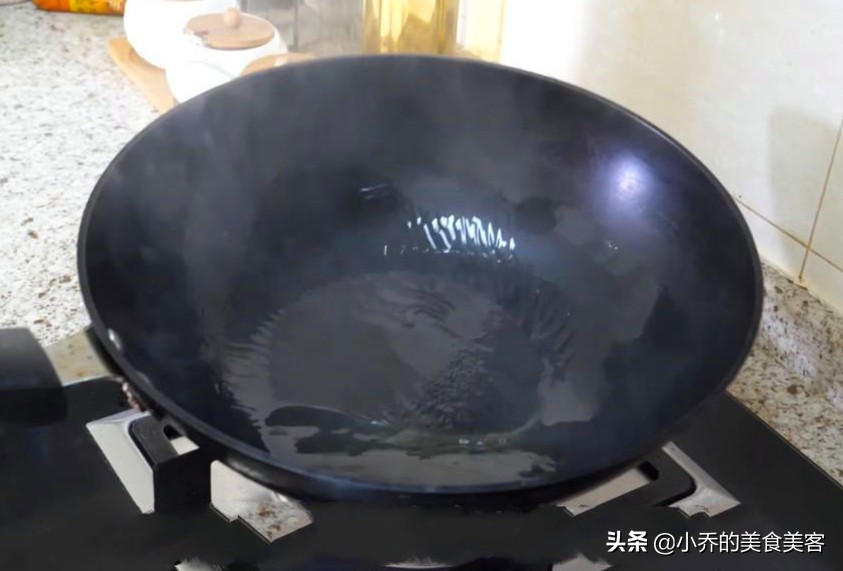 煎鱼不破皮的简单方法窍门,怎么煎鱼不破皮又鲜嫩又入味