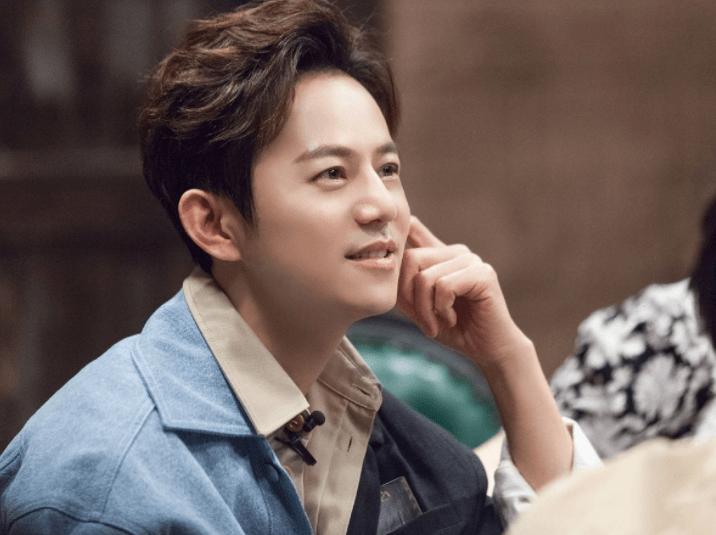 多位艺人何炅注销工作室,导演周国刚何炅