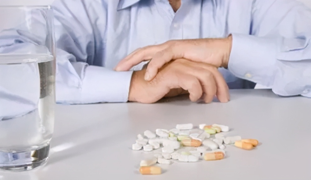 股骨头坏死自测法三大症状要注意,股骨头坏死什么情况会误诊