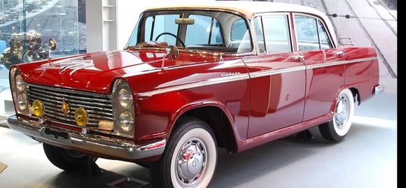 和皇冠齐名的车,与皇冠同级别的车