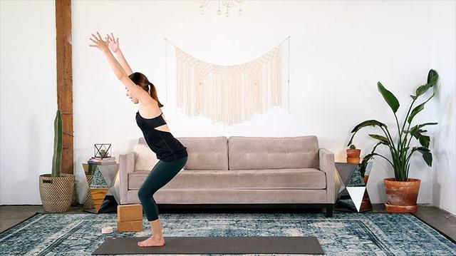 基础瑜伽拜日式可以省略不练吗,瑜伽拜日口诀细节慢动作