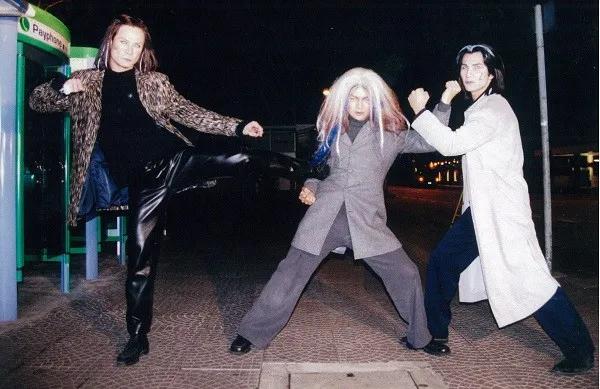 「12.2新闻速递」浸大学生会会长方仲贤被捕;《我和僵尸有个约会》重启;澳门11月*彩博**收入下挫七成