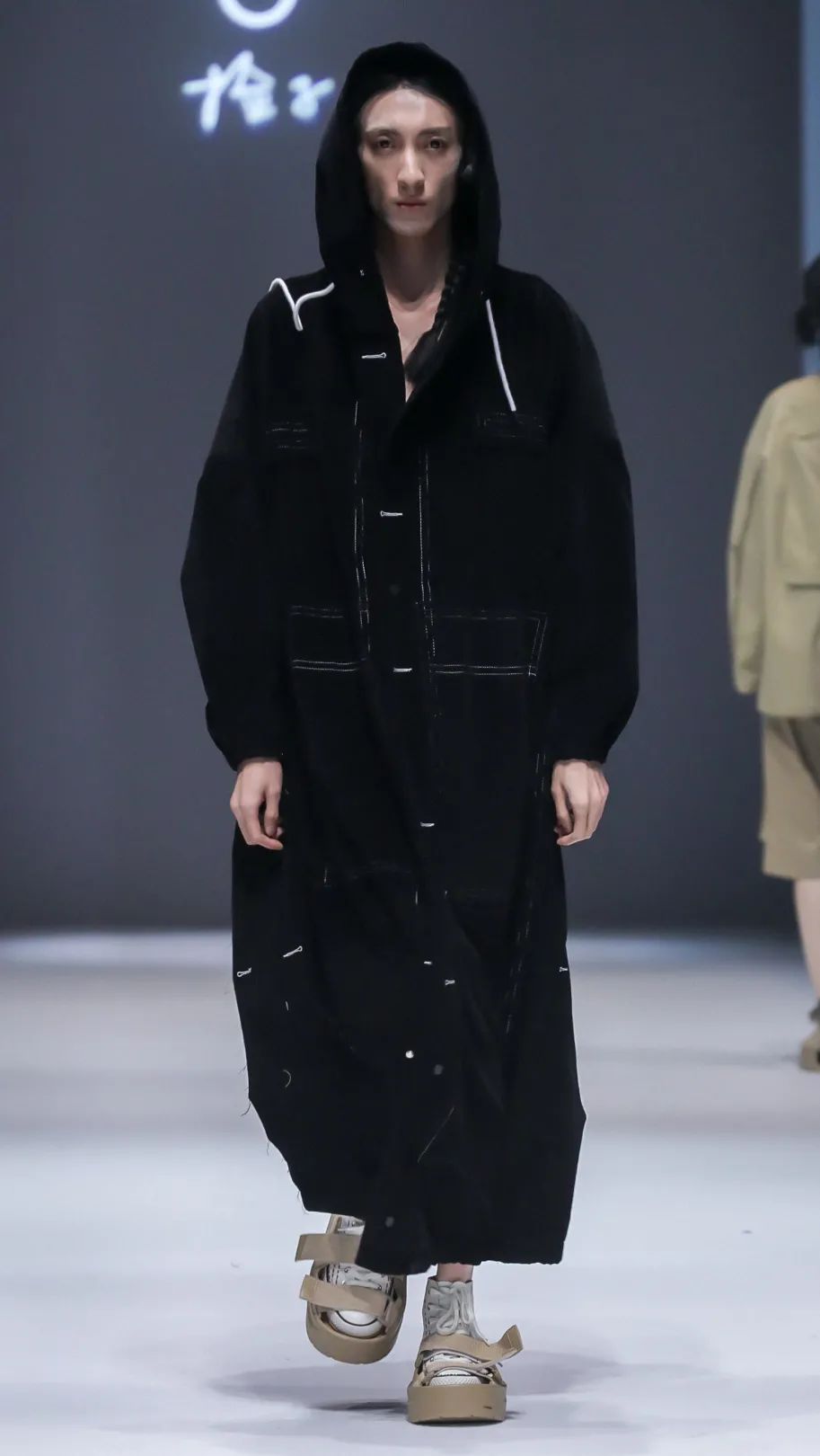 2021秋冬女装款式流行趋势,2018秋冬趋势报告巴黎时装周