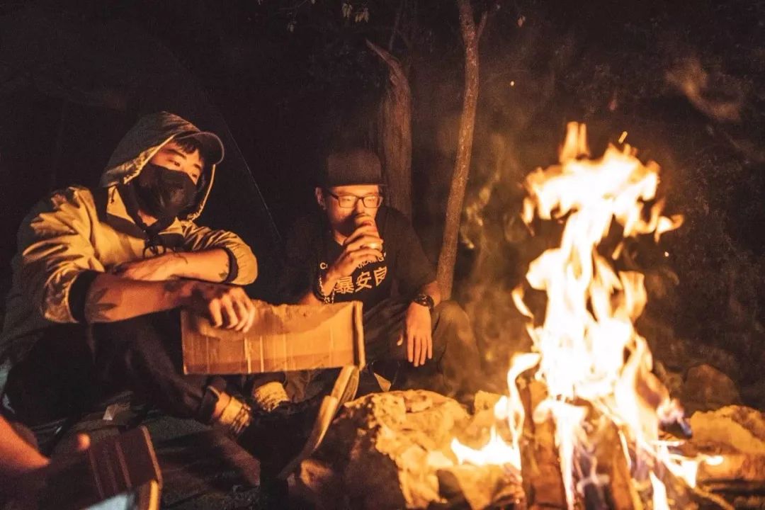 95后开着五菱环游世界,95后开面包车环游世界