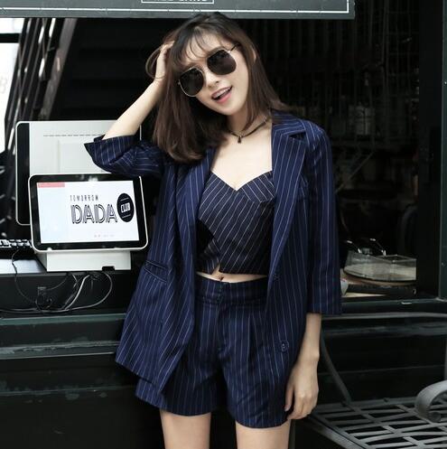 小西装怎样搭配好看,小西装怎么搭配好看