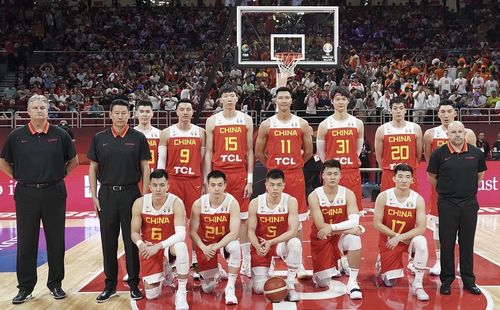 辽宁男篮夺冠郭艾伦对周琦说什么,郭艾伦于嘉