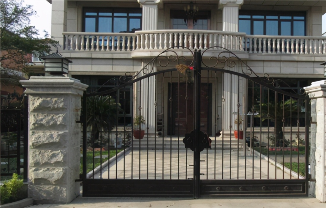 出门之前抹油,出门之前嘴上抹点油