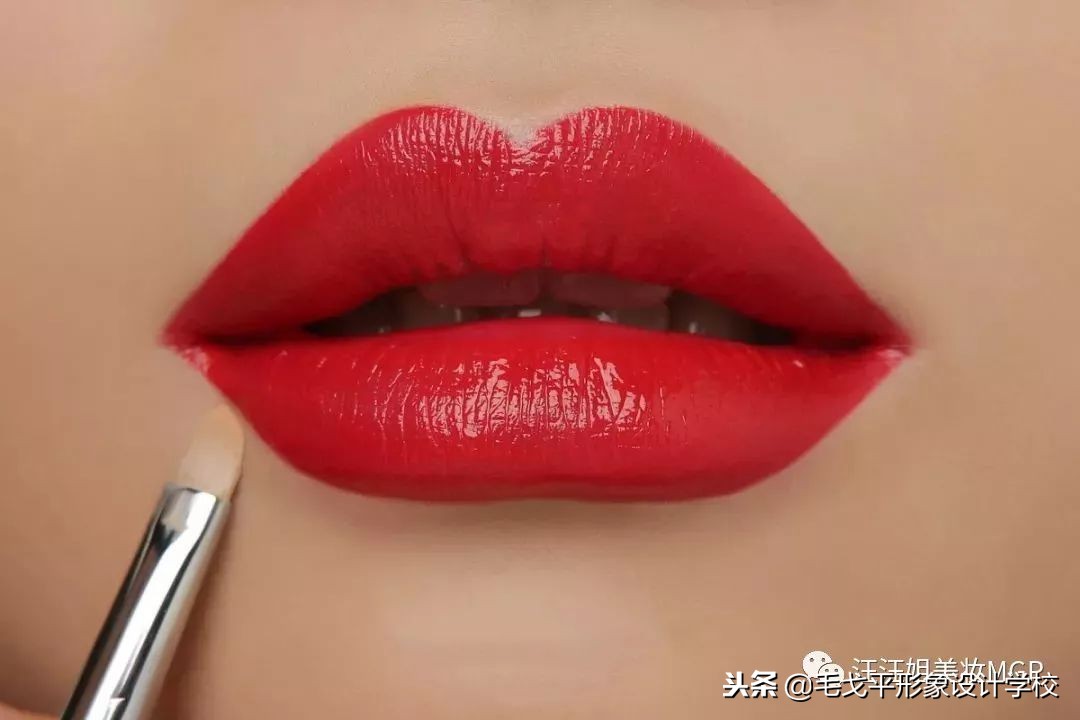 为什么口红怎么涂都不好看,嘴唇起皮涂口红不好看怎么办