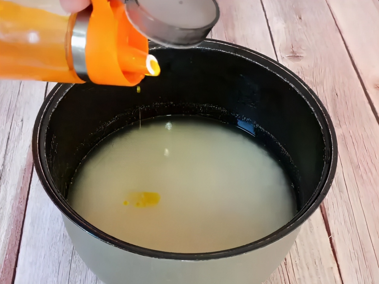 蒸米饭不要再加水了,蒸米饭淘米后不要直接加水
