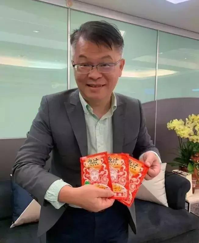 “榨菜哥”黄世聪花式吹捧大陆北斗卫星再上热搜。网友：吃了榨菜净说大实话