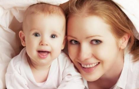 儿子高中天天黏着妈妈,孩子十几岁了却总是黏着妈妈