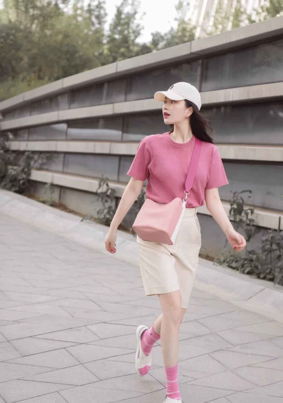 夏日短裤推荐搭配宽松上衣,夏季必备的4款短裤百搭又高级