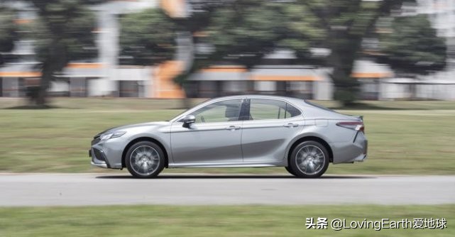 测试丰田凯美瑞混合动力2.5L:该车拥有全球销量1800万辆的成绩