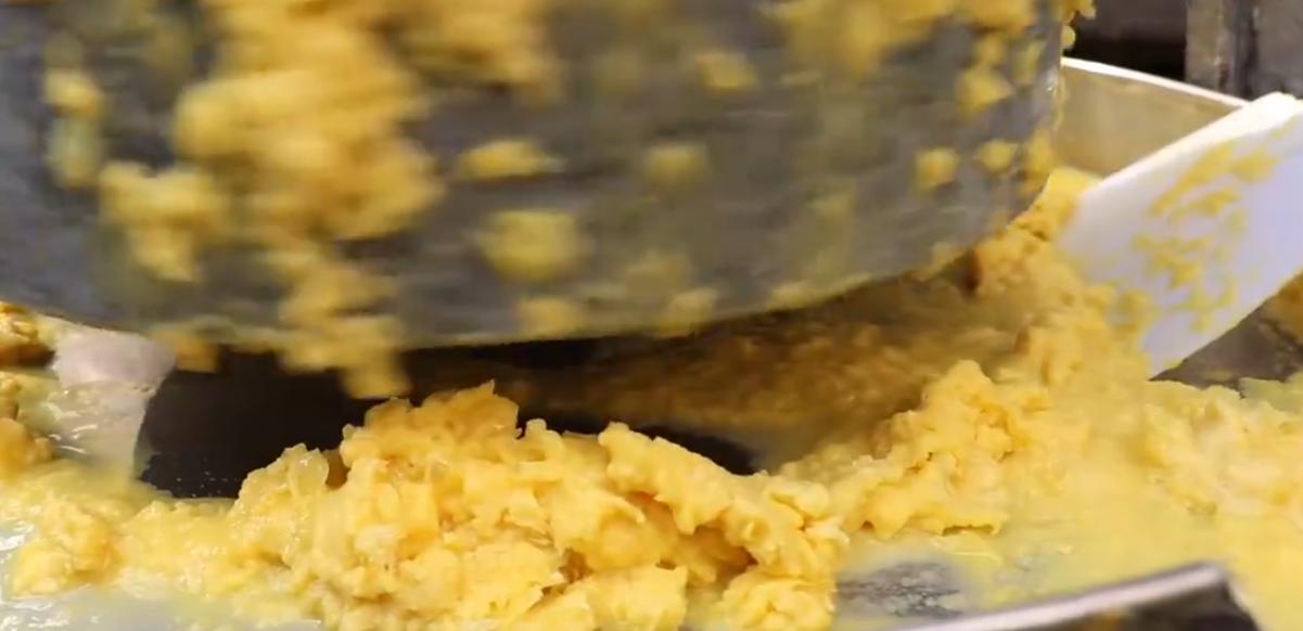 陕西小破摊，10元9个每月盈利5万元，老板说比上班强