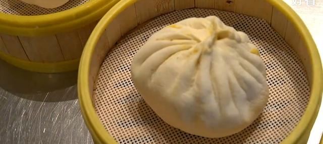 徐州第一的包子铺，一个包子卖88元，食客挤爆大厅，不预定吃不上